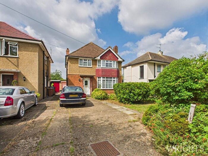 3 Bedroom Detached House For Sale In Ellenbrook Lane, Hatfield, AL10