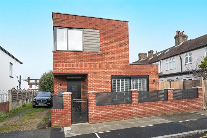 2 Bedroom Detached House For Sale In Christchurch Close, Colliers Wood, SW19
