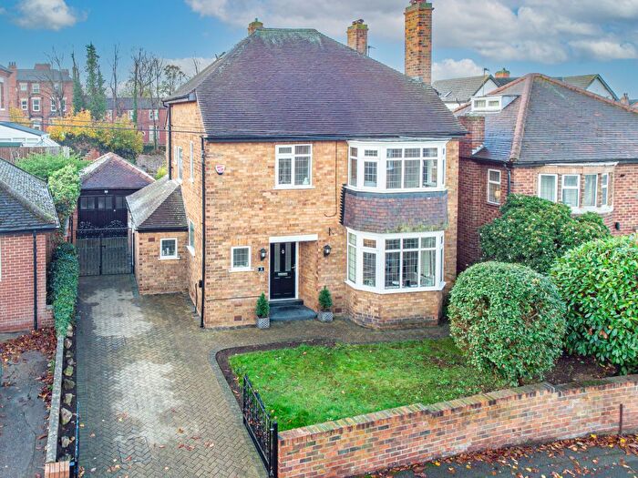 3 Bedroom Detached House For Sale In Rectory Gardens, DN1