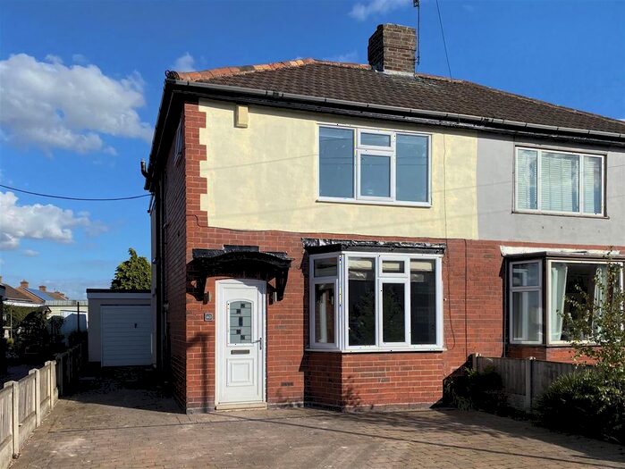 3 Bedroom Semi-Detached House To Rent In Rayleigh Avenue, Brimington, Chesterfield, S43