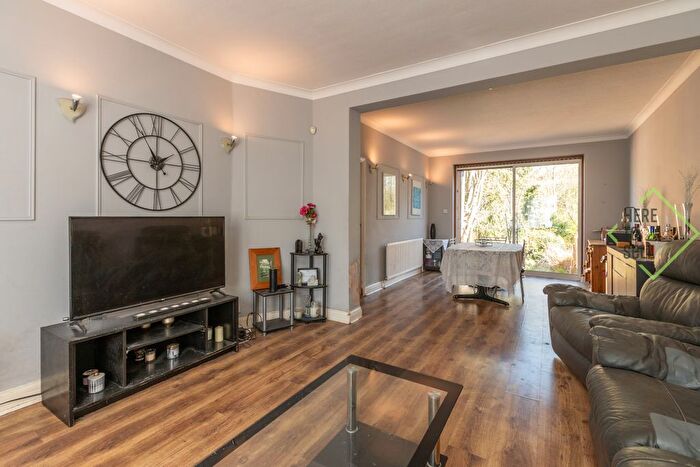 3 Bedroom Semi Detached House For Sale In Longland Drive, Totteridge, N20