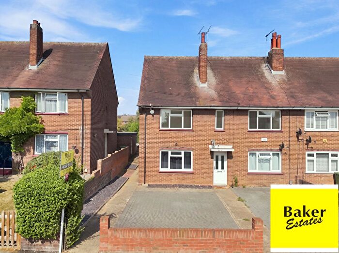 2 Bedroom Maisonette For Sale In Gobions Avenue, Romford, RM5