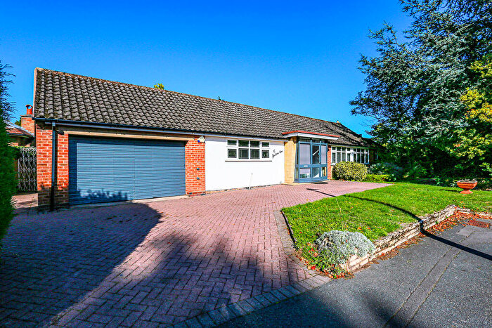 4 Bedroom Bungalow For Sale In Yew Tree Lane, Solihull, B91