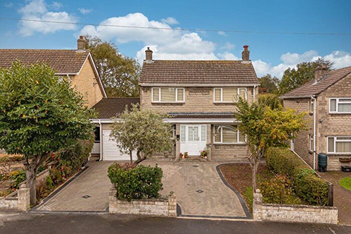 3 Bedroom Detached House For Sale In Stancomb Avenue, Trowbridge, BA14