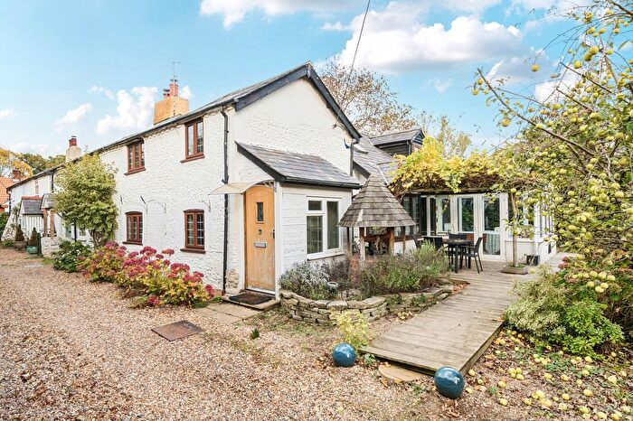 3 Bedroom End Of Terrace House For Sale In Oxford Street, Great Missenden, HP16