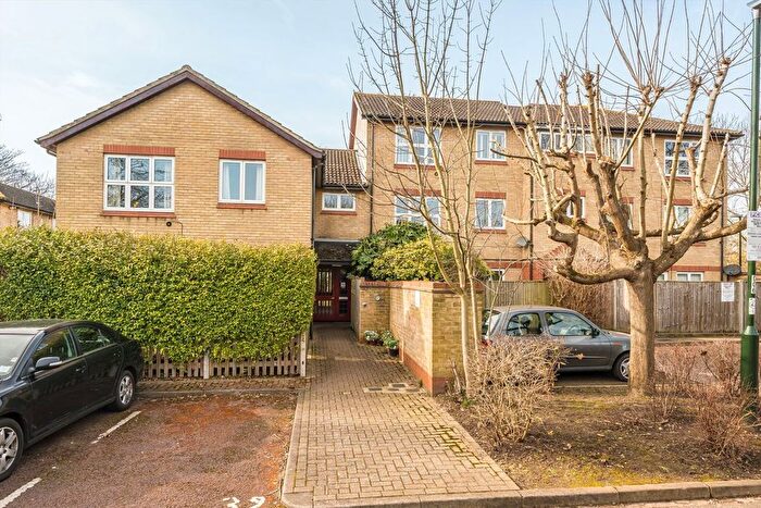 1 Bedroom Flat To Rent In Ivybridge Close, Twickenham, TW1