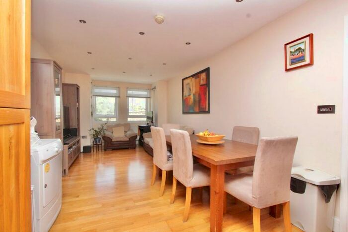 2 Bedroom Flat To Rent In Frome Road, Turnpike Lane, London, N22