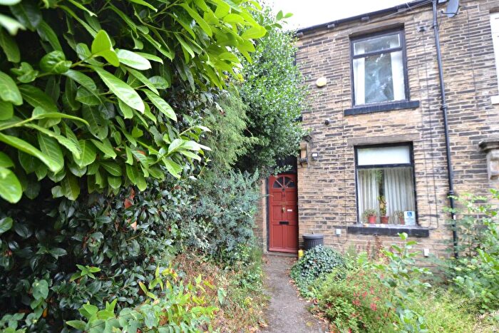 2 Bedroom End Of Terrace House For Sale In Regent Street, Thackley, BD10