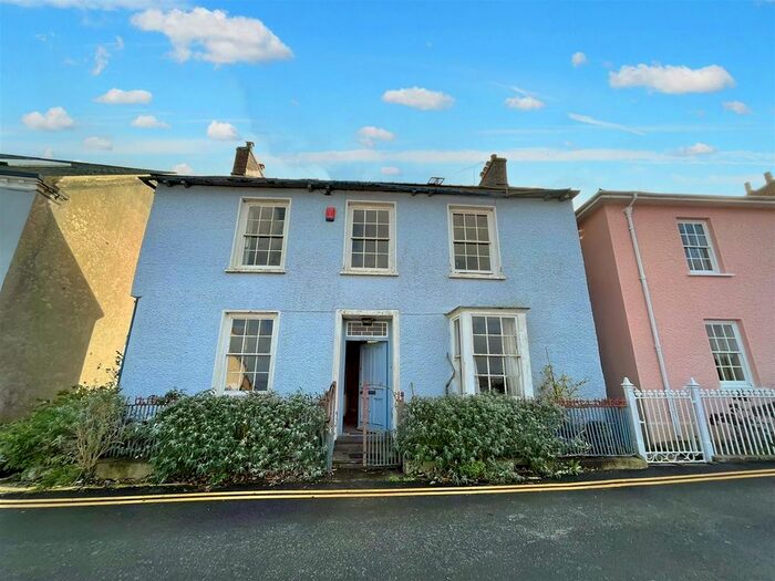 Houses for sale & to rent in SA65 9NJ, West Street, Fishguard North