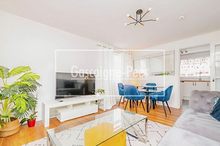 2 Bedroom Flat To Rent In Sleets Road, Horsham, RH12