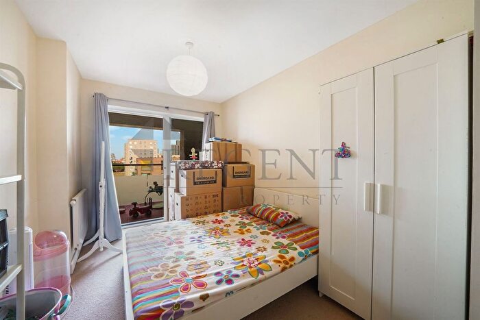 3 Bedroom Flat To Rent In Mcgill House, Needell Road, SE10