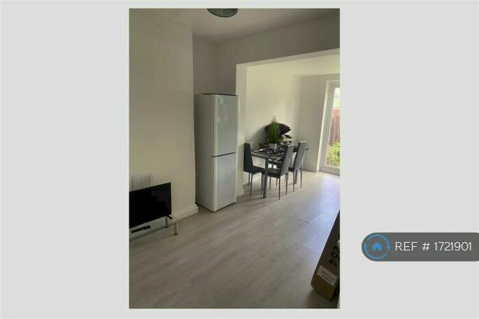 6 Bedroom Semi-Detached House To Rent In Princess Avenue, Beeston, Nottingham, NG9