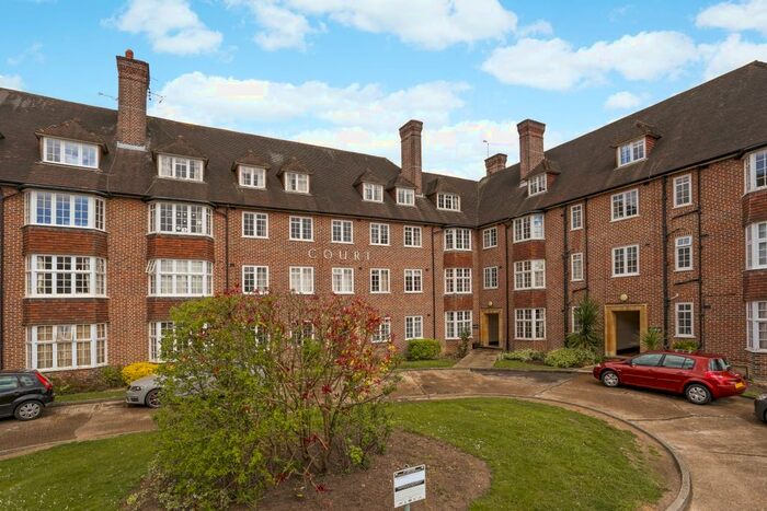 2 Bedroom Flat To Rent In Chaucer Court, Guildford, GU2