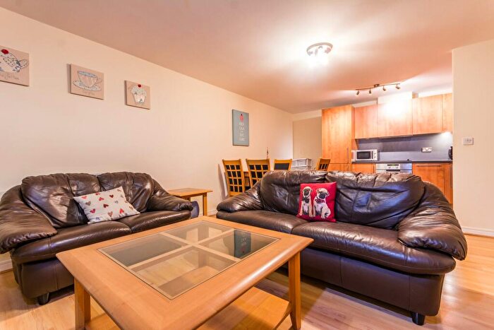 2 Bedroom Flat To Rent In Centenary Plaza, Holiday Street, Birmingham, B1