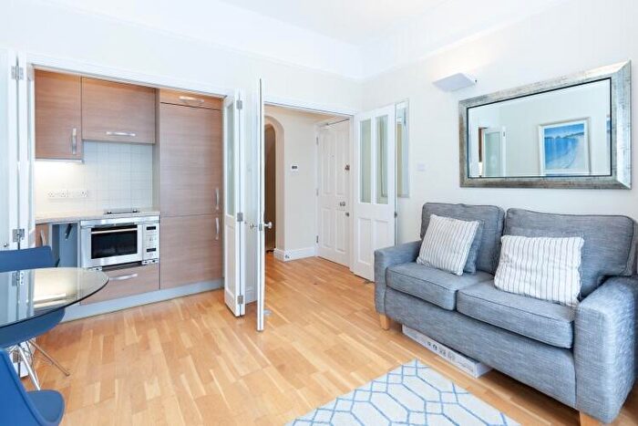 1 Bedroom Apartment To Rent In Walton Crescent, Oxford, OX1