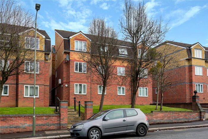 2 Bedroom Flat To Rent In Park Road, Barnet, EN4