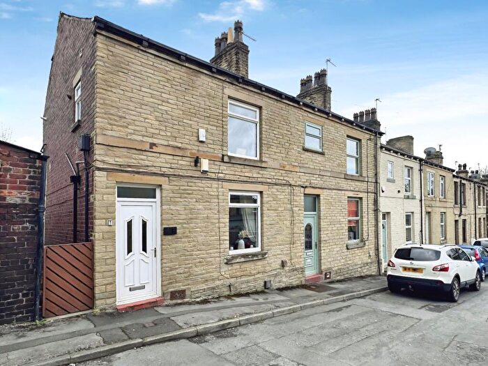 2 Bedroom End Of Terrace House For Sale In Taylor Street, Cleckheaton, BD19