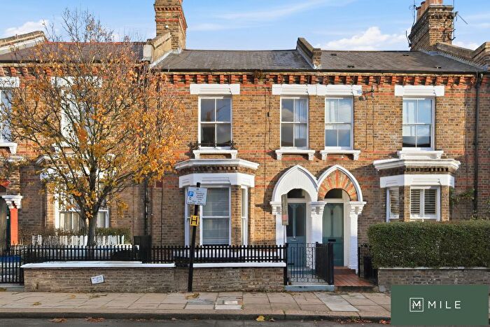 2 Bedroom Flat For Sale In Fifth Avenue, London, W10