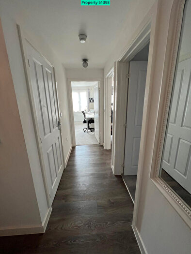 2 Bedroom Flat For Sale In Foxglove Drive, Crawley, RH10