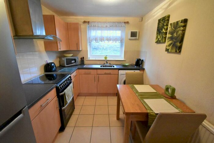 2 Bedroom Flat To Rent In Station Road, Kippax, LS25