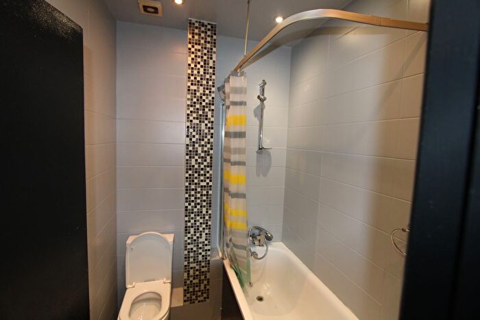 1 Bedroom Flat To Rent In Tooting Bec, SW17