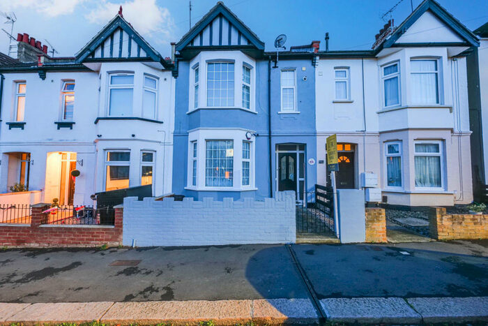 1 Bedroom Apartment To Rent In Ronald Park Avenue, Essex, SS0