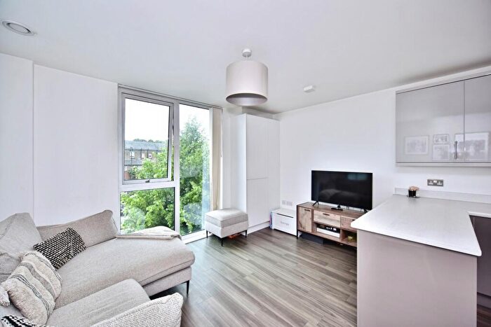2 Bedroom Flat For Sale In Corporation Street, Rochester, Kent, ME1