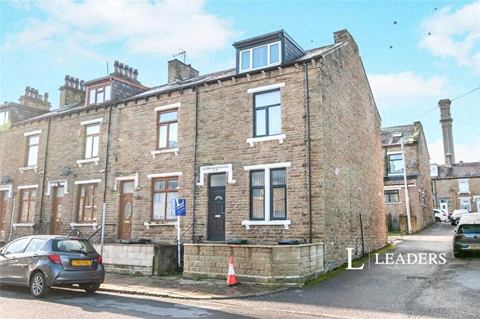 4 Bedroom House To Rent In Leamington Street, Bradford, West Yorkshire, BD9