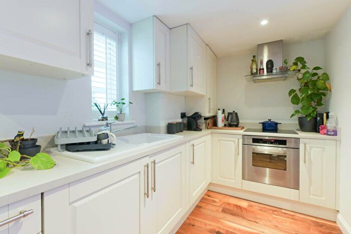 1 Bedroom Flat For Sale In Chessington Road, Ewell, Epsom, KT17