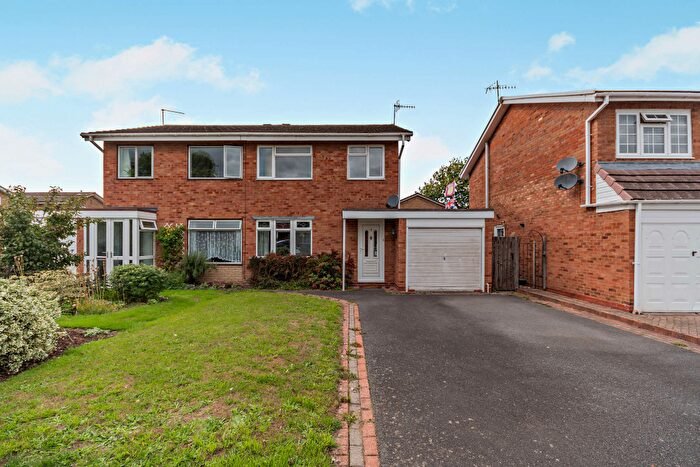3 Bedroom Semi Detached House For Sale In Roslin Close, Bromsgrove, B60
