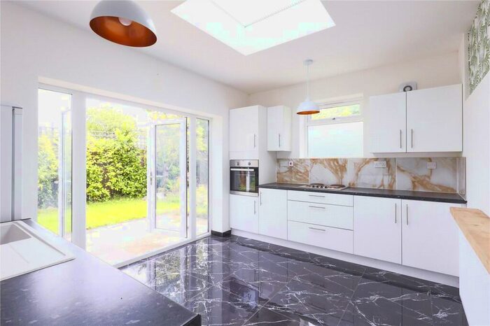 3 Bedroom Apartment To Rent In Great North Road, Highgate, London, N6