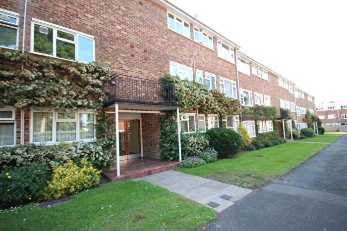 2 Bedroom Flat To Rent In Lindfield Gardens, Guildford, GU1