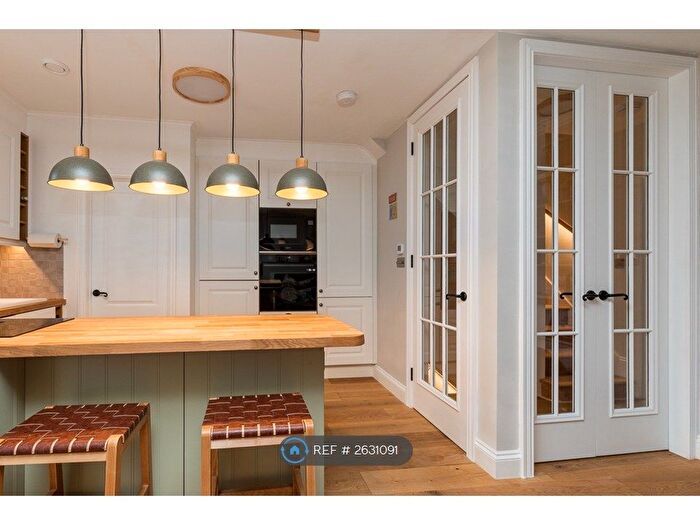 3 Bedroom Flat To Rent In Blackheath Hill, London, SE10