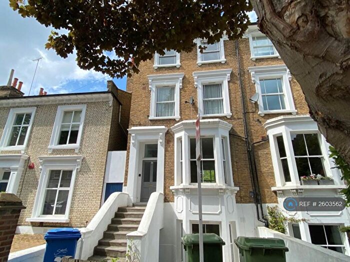 3 Bedroom Flat To Rent In Talfourd Road, London, SE15