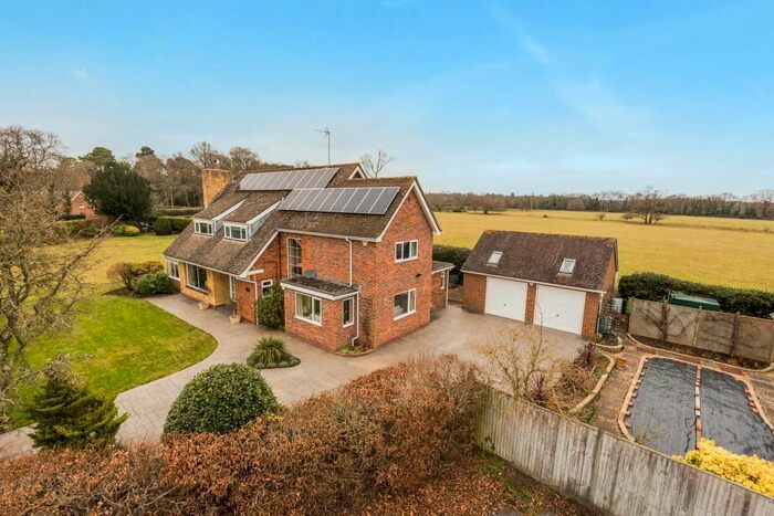 4 Bedroom Detached House For Sale In Church Road, Mortimer West End, Reading RG7