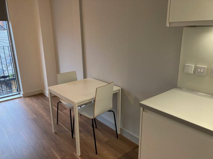 1 Bedroom Flat To Rent In (Block E), Slater Place, L1