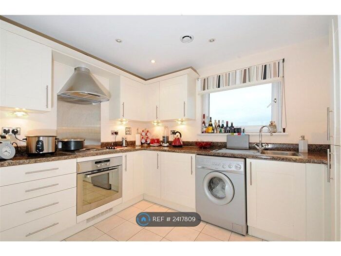 2 Bedroom Flat To Rent In Fenbridge House, Redhill, RH1