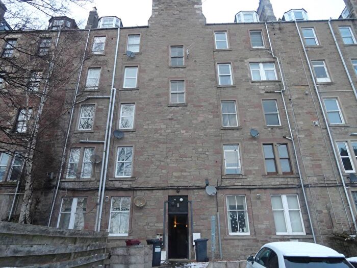3 Bedroom Flat To Rent In Laburn Street, Dundee, DD1