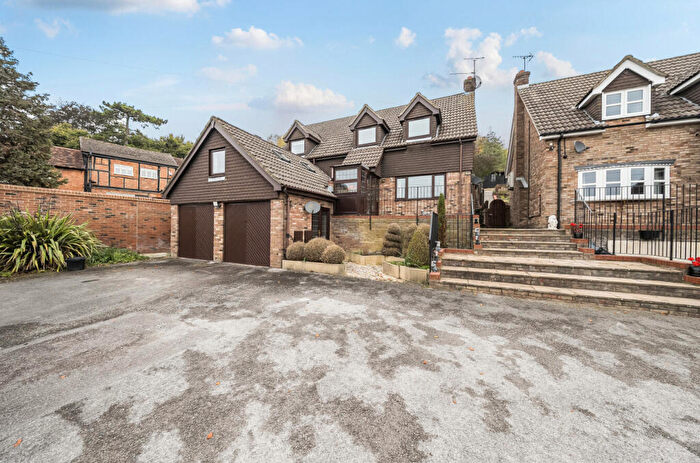 4 Bedroom Detached House For Sale In Castle Hill Road, Totternhoe, Dunstable, LU6