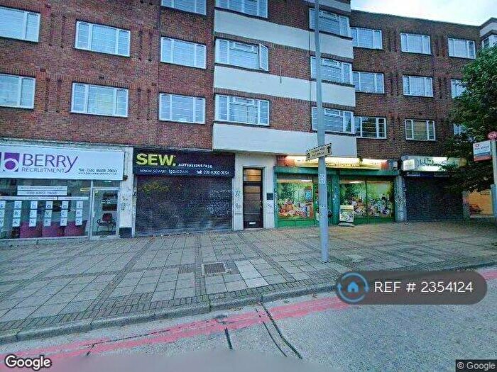 4 Bedroom Flat To Rent In Kennyland Court, Hendon, NW4