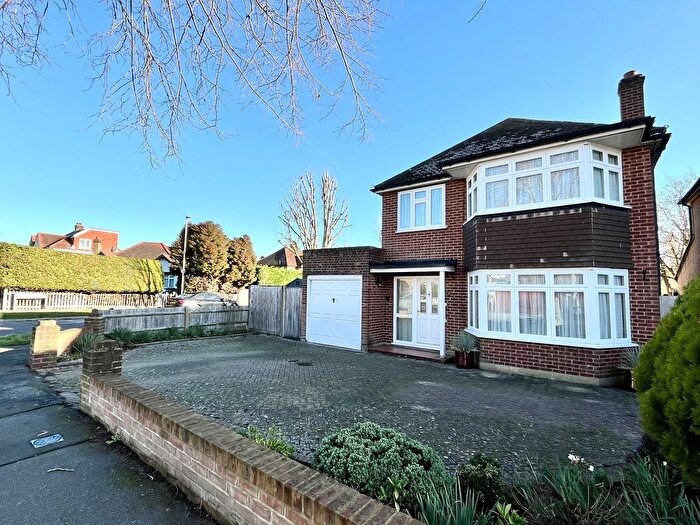 3 Bedroom Detached House For Sale In Somerset Avenue, Chessington, Surrey., KT9