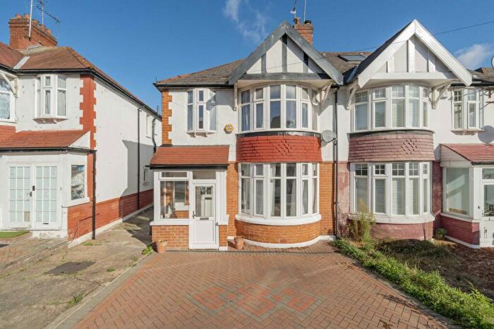 3 Bedroom House To Rent In Hollickwood Avenue, North Finchley, N12