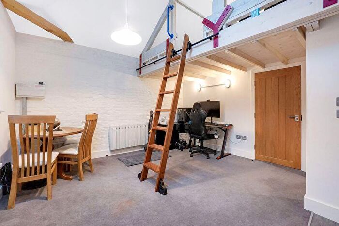 1 Bedroom Flat To Rent In A Dover Street, Canterbury, CT1