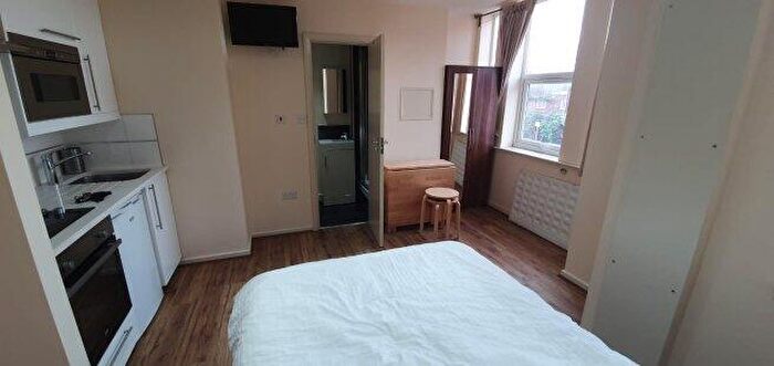 Studio To Rent In High Road, NW10