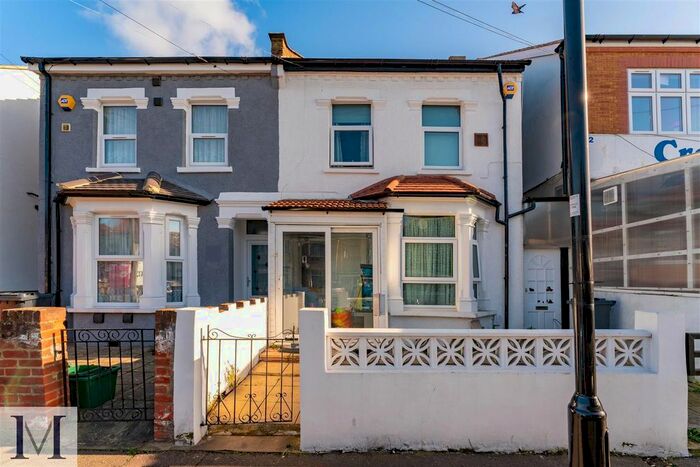 3 Bedroom Semi-Detached House To Rent In Cromwell Road, Hounslow, TW3