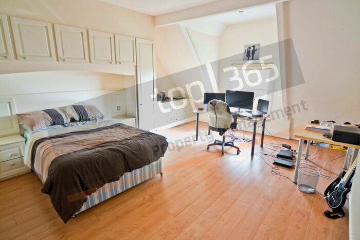 3 Bedroom Flat To Rent In *£pppw Excluding Bills* South House, Cavendish Crescent South, The Park, - Trent Uni, NG7