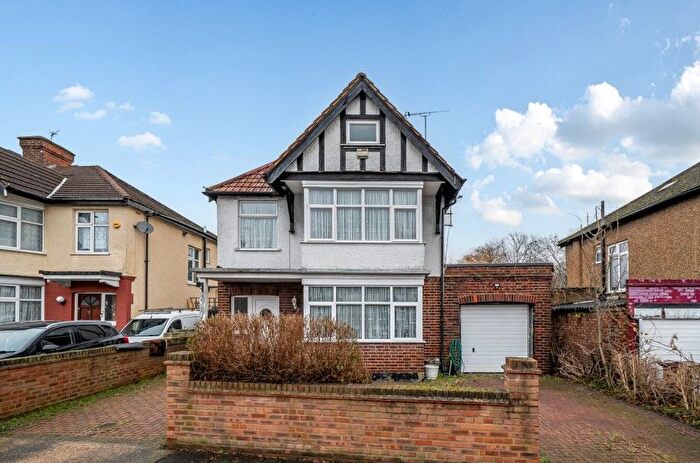 3 Bedroom Detached House For Sale In Kenton Park Road, Kenton, HA3