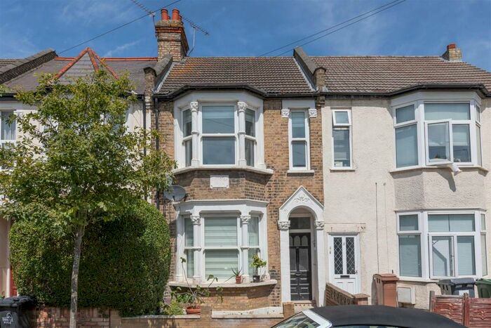 1 Bedroom Apartment To Rent In Scholars Road, Chingford, E4