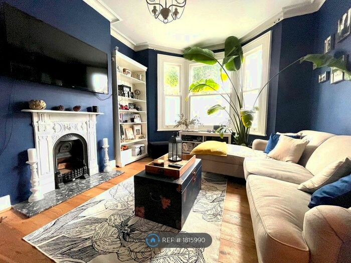 1 Bedroom Flat To Rent In Ground Floor, London, SW16