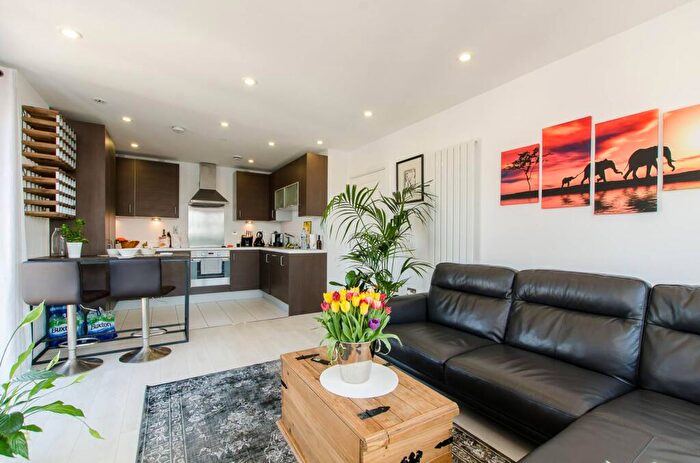 2 Bedroom Flat For Sale In Christian Street, Aldgate, London, E1